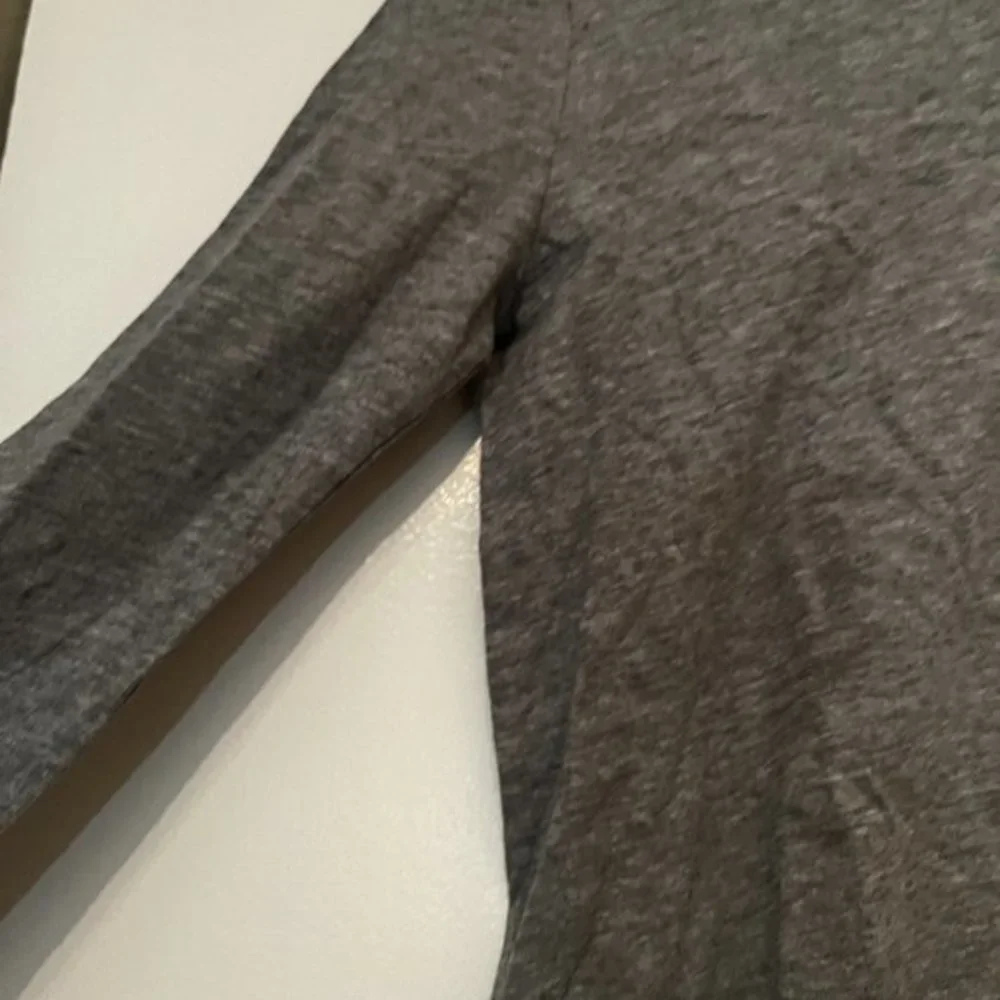 abercrombie‎ kids long-sleeved gray t-shirt / nwt / Size 11/12